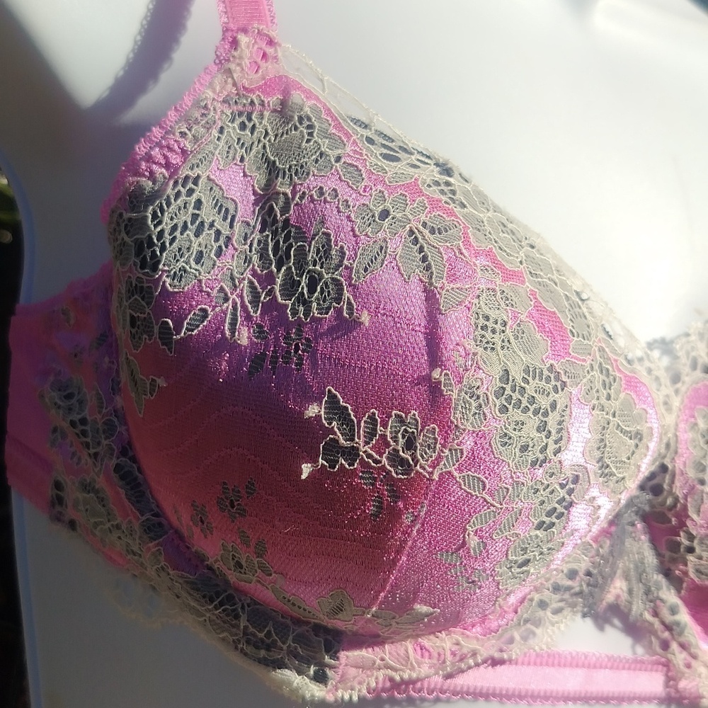 Victoria's Secret Pretty And Pink Lacey Bra 32d - Picture 2 of 9